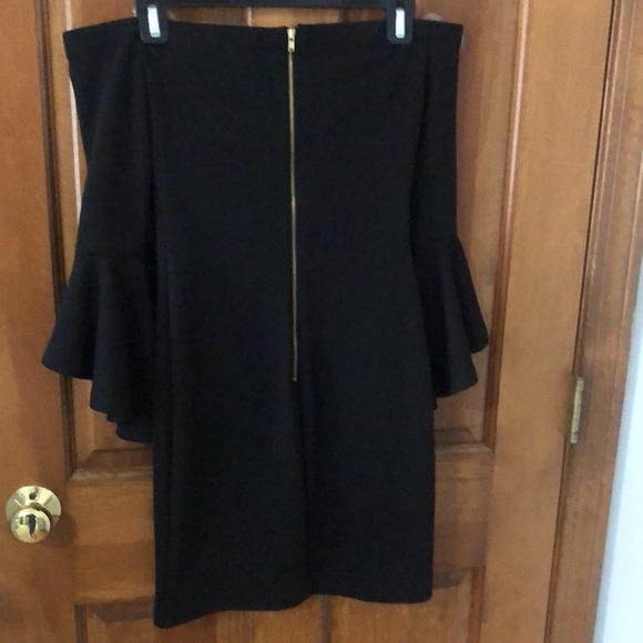Black bell sleeved cocktail dress. JR sz 3. Mid thigh. Back zip. Worn 1x - Picture 2 of 5